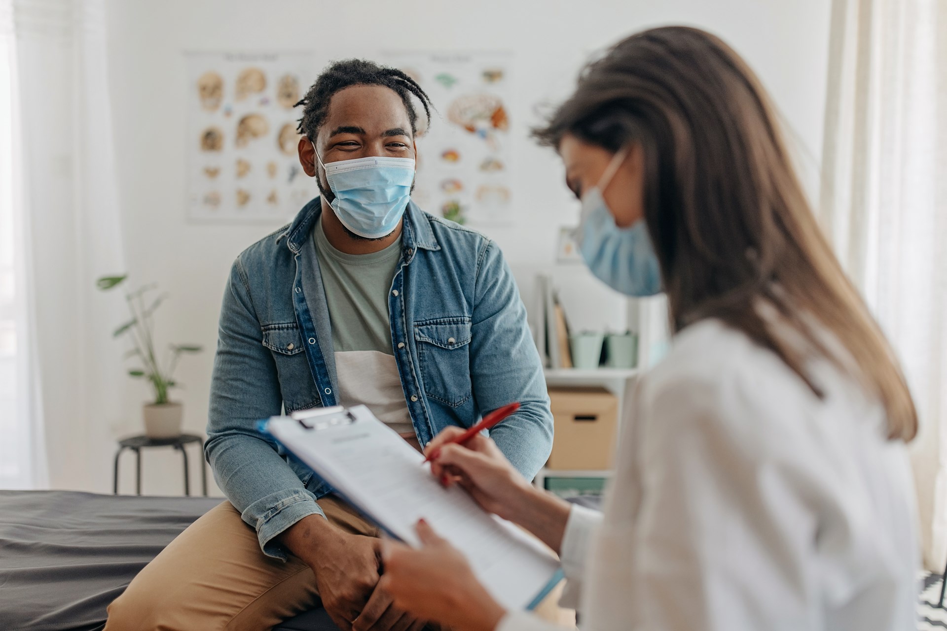 https://www.facs.org/media/qzlbgtla/patient-and-doctor-with-masks.jpg?rnd=133202593877430000